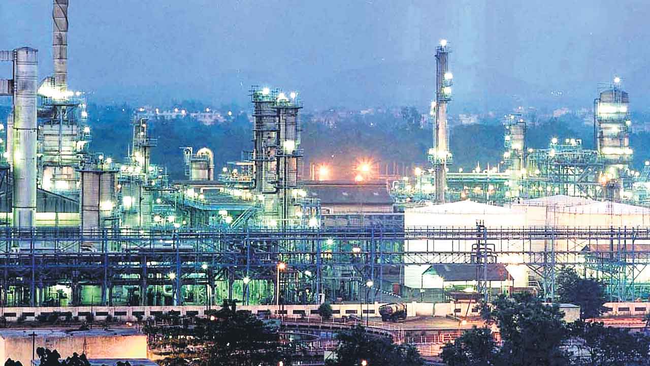 ప్రగతి పథంలో పారిశ్రామిక రంగం