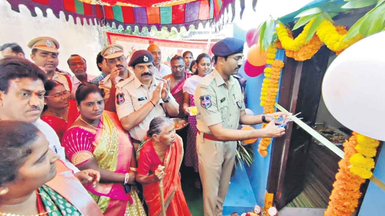 పోలీసుల ఔదార్యం