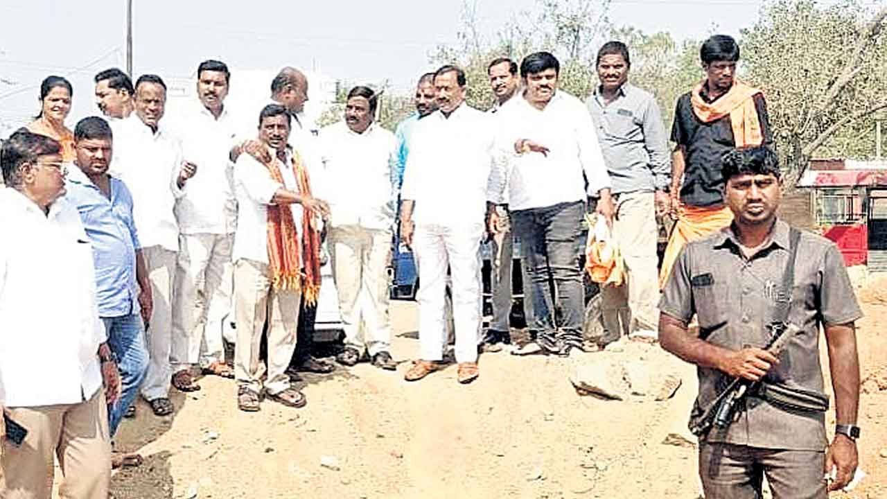 ఆర్‌ఓబీ బ్రిడ్జి పనులు పూర్తి చేసేందుకు కృషి