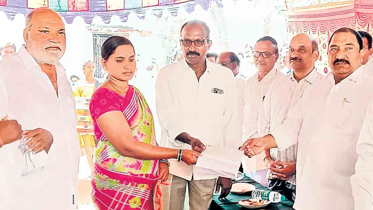 రాష్ట్రాభివృద్ధిని అడ్డుకుంటున్న కేంద్రం : ఎమ్మెల్యే సండ్ర