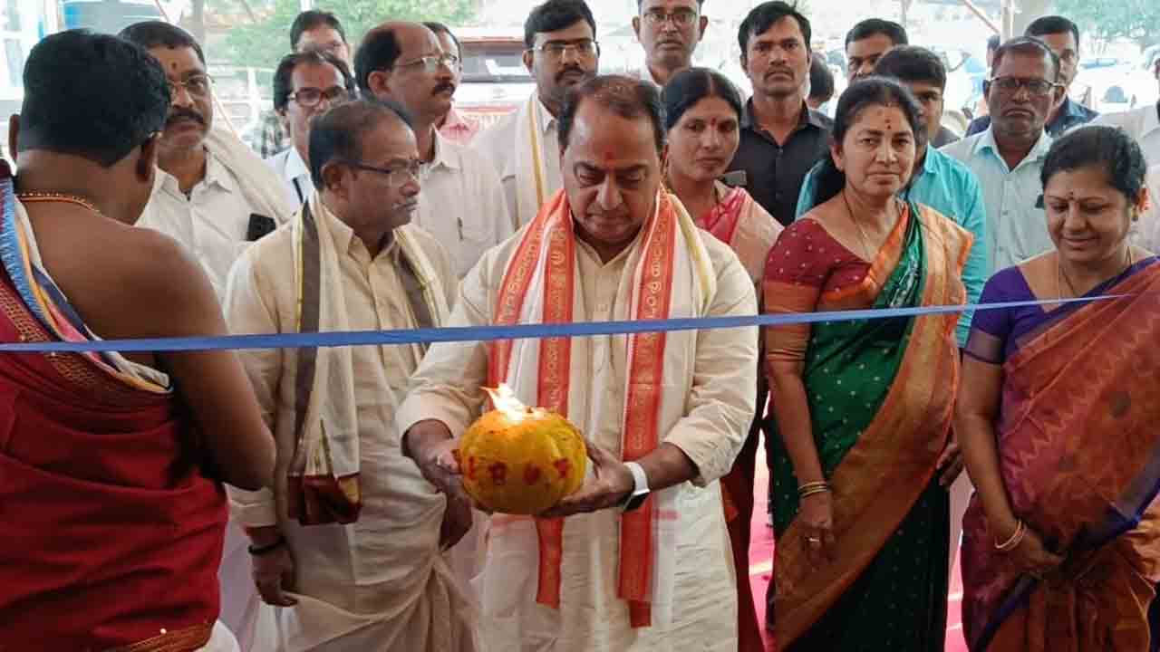 యాదాద్రీశుడి దివ్యక్షేత్రంలో ఆధ్యాత్మిక విడిది