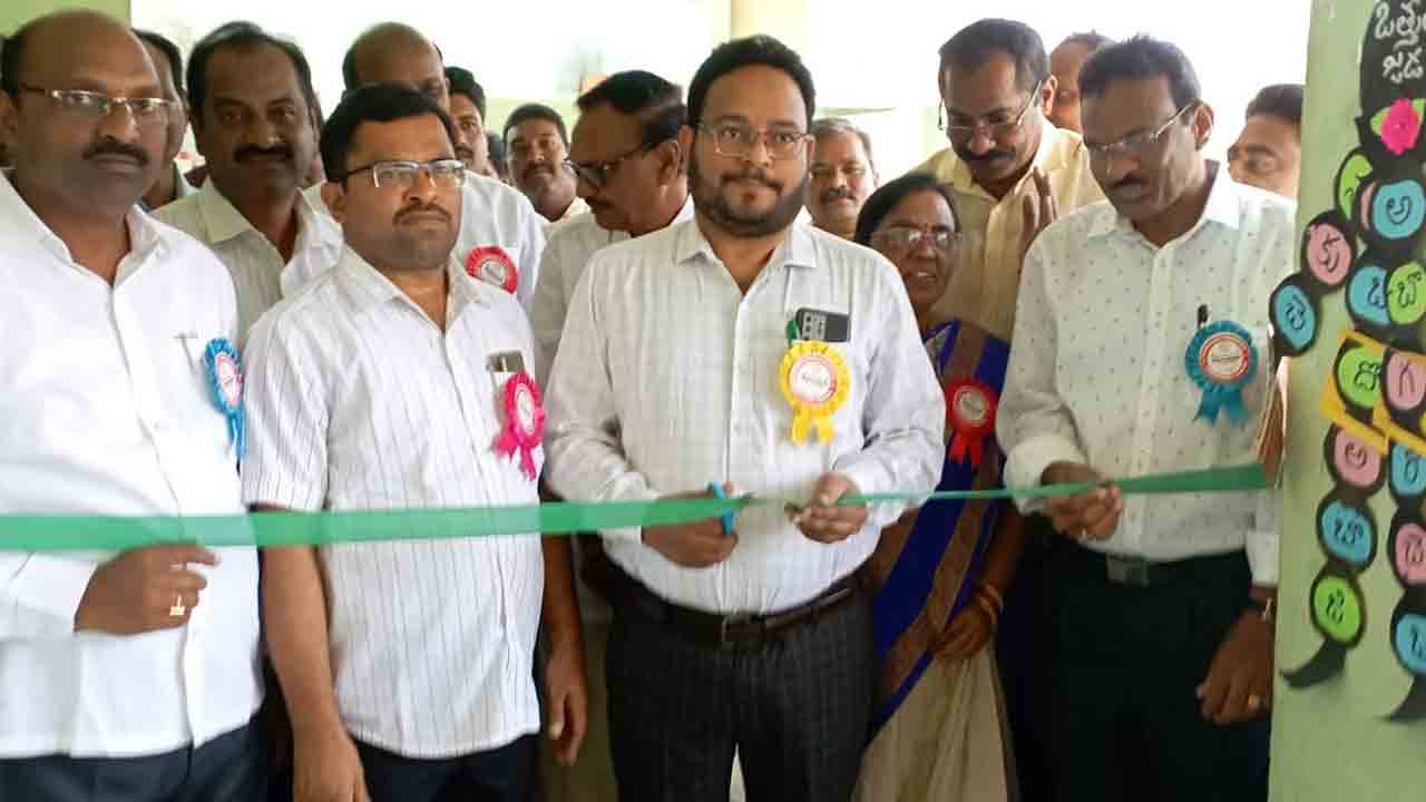 ప్రాథమిక విద్యపై ప్రభుత్వం ప్రత్యేక దృష్టి