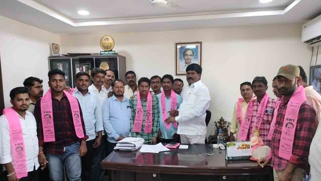 కార్యకర్తలను కాపాడుకుంటా..