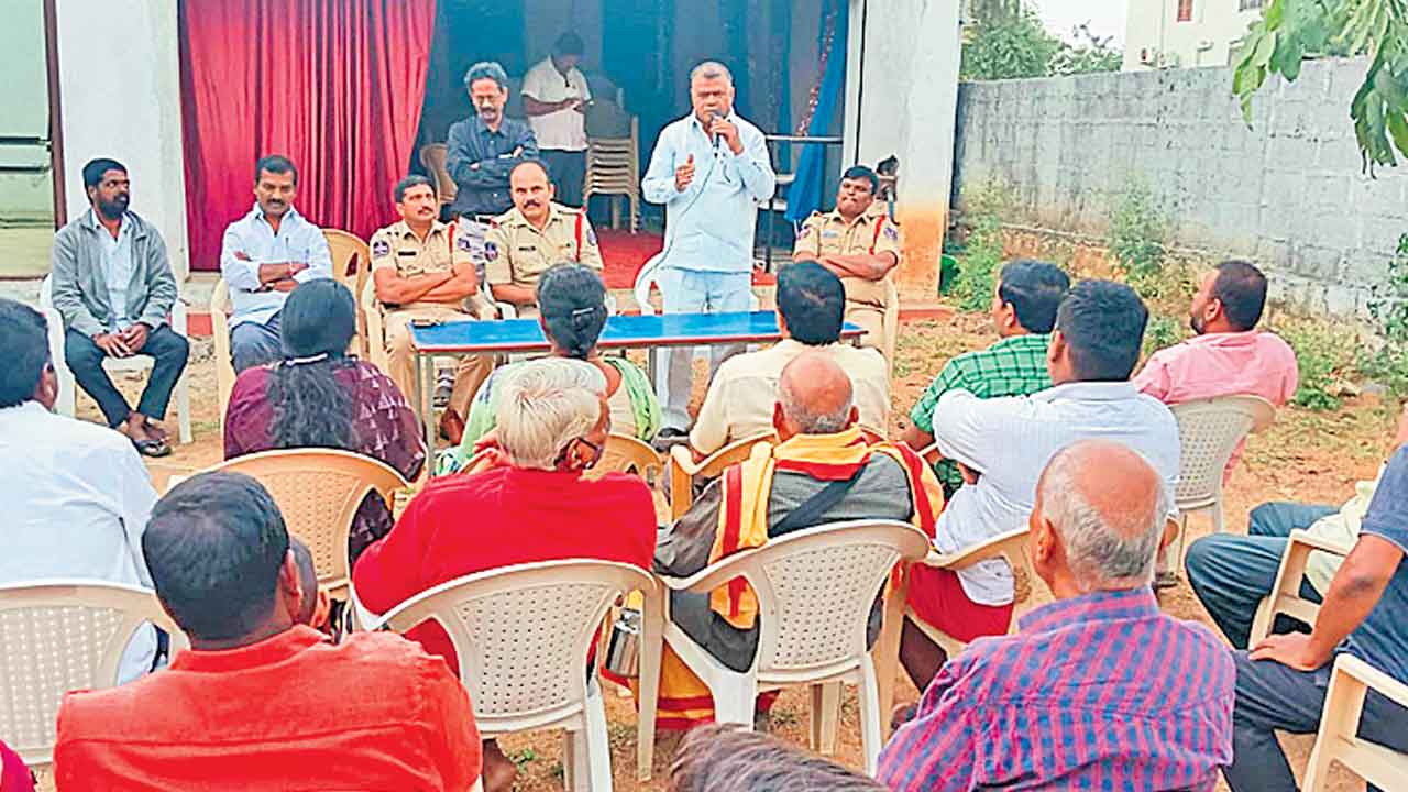 పండుగకు ఊరెళ్తున్నారా.. జర పైలం..