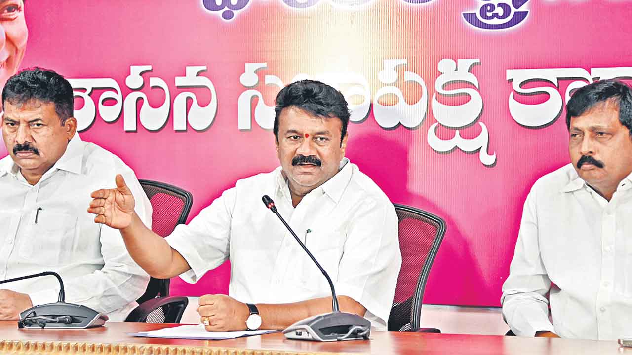 కిషన్‌రెడ్డిది టూరిస్టు రాజకీయం