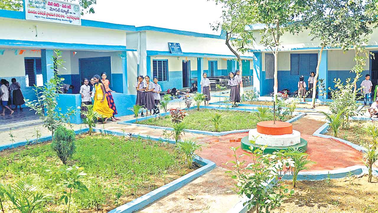 మన ఊరు మురిసె.. మన బడి మెరిసె