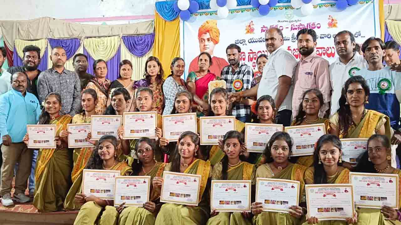 ఆకట్టుకున్న మంచిర్యాల జిల్లా యువజనోత్సవ పోటీలు