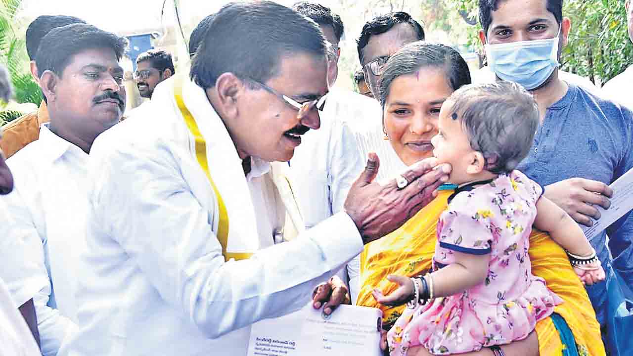 మతవిద్వేషాలతో బీజేపీ రాజకీయం