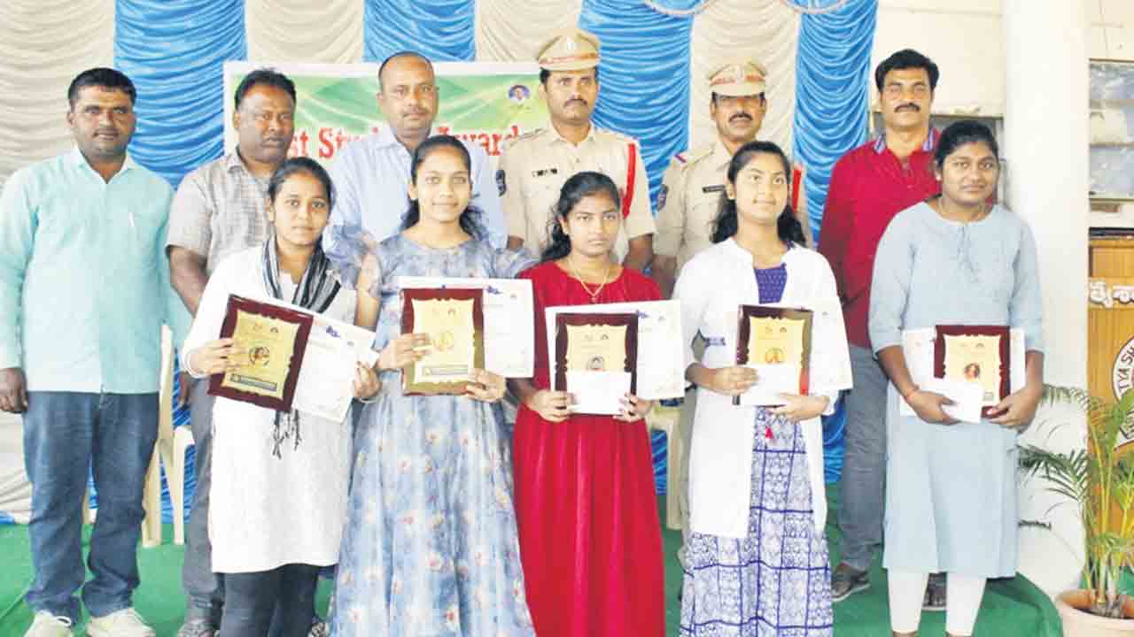 ఉత్తమ ఆలోచనలతో ఉన్నతస్థాయికి..