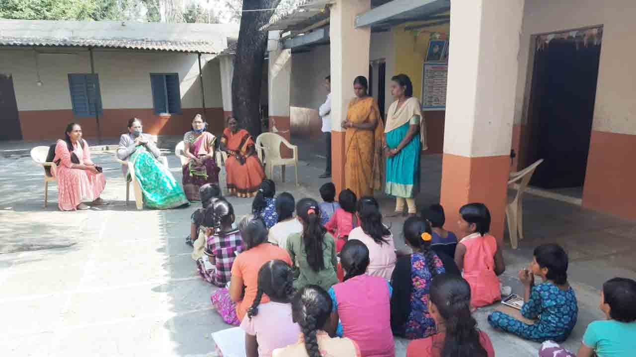 చదువుతోనే బంగారు భవిష్యత్తు