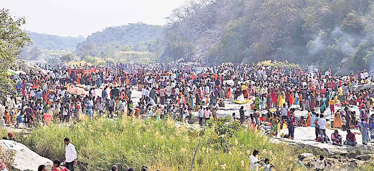 జనసంద్రమైన సింగరాయ కొండ