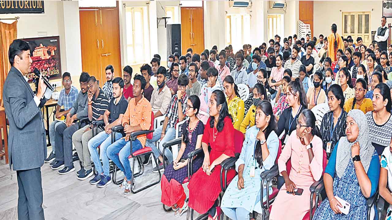 విదేశీ విద్యకు తోడ్పాటు