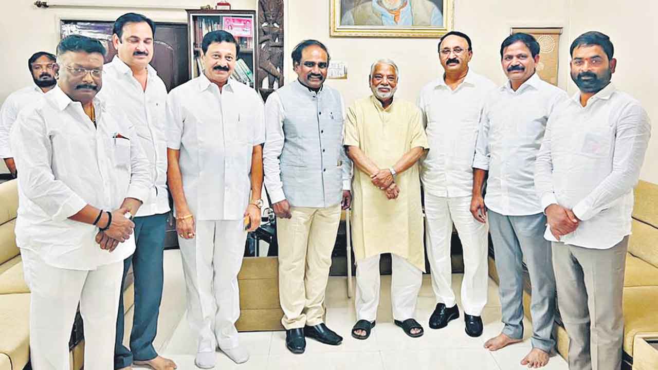 కేకేతో బీఆర్‌ఎస్‌ ఏపీ అధ్యక్షుడు తోట భేటీ