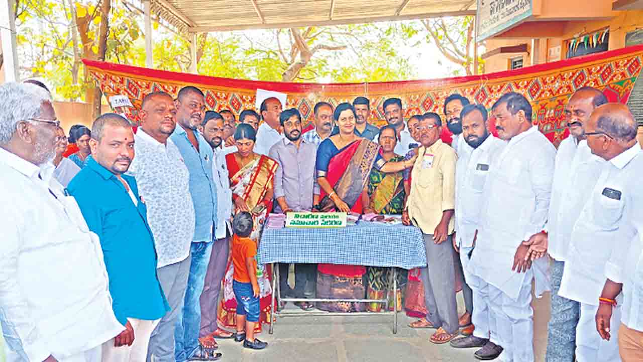 కంటి వెలుగు పథకాన్ని జయప్రదం చేయాలి