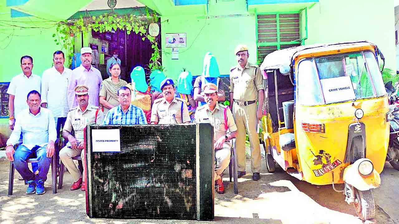 ఏరేవి చిత్తు కాగితాలు.. చేసేవి చోరీలు