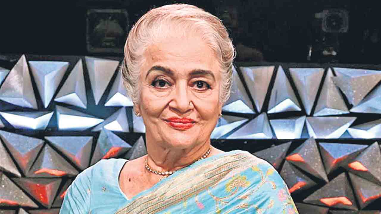 సినీరంగాన్ని ఇబ్బంది పెడుతున్నారు