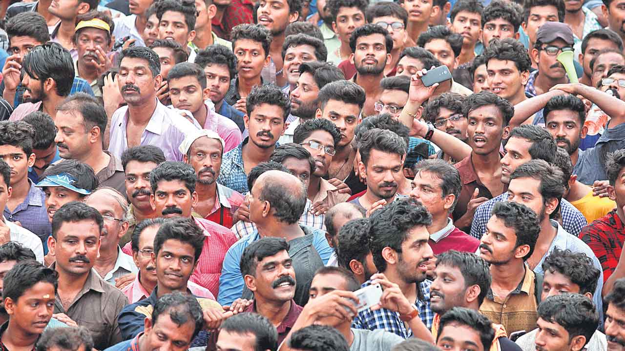 జనాభాలో మనమే నంబర్‌ 1.. చైనాను అధిగమించిన భారత్‌