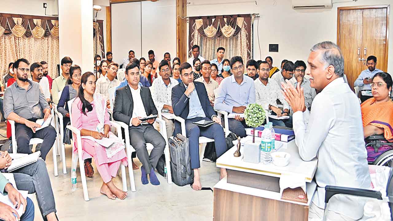 ప్రజల కోణంలో ఆలోచించండి