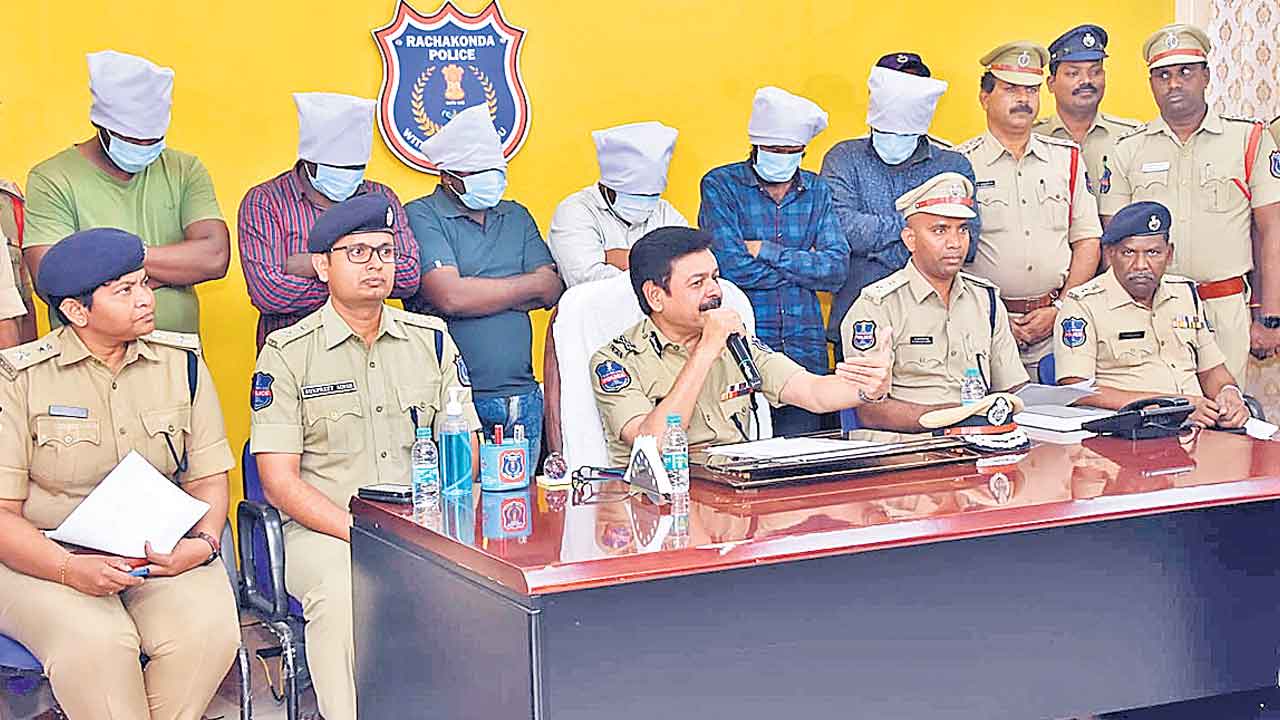 ఘరానా దొంగల ముఠా అరెస్ట్‌