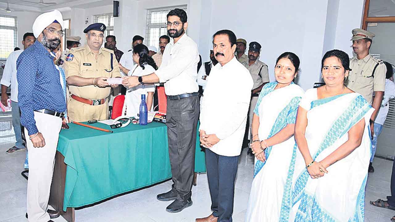 కంటి వెలుగును సద్వినియోగం చేసుకోవాలి