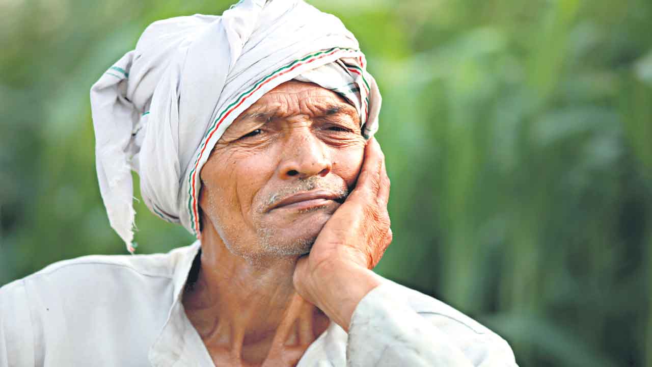 రైతుకు వెన్నుపోటు.. ఆదాయం రెట్టింపు చేస్తామని డబ్బాకొట్టుకున్న కేంద్రం