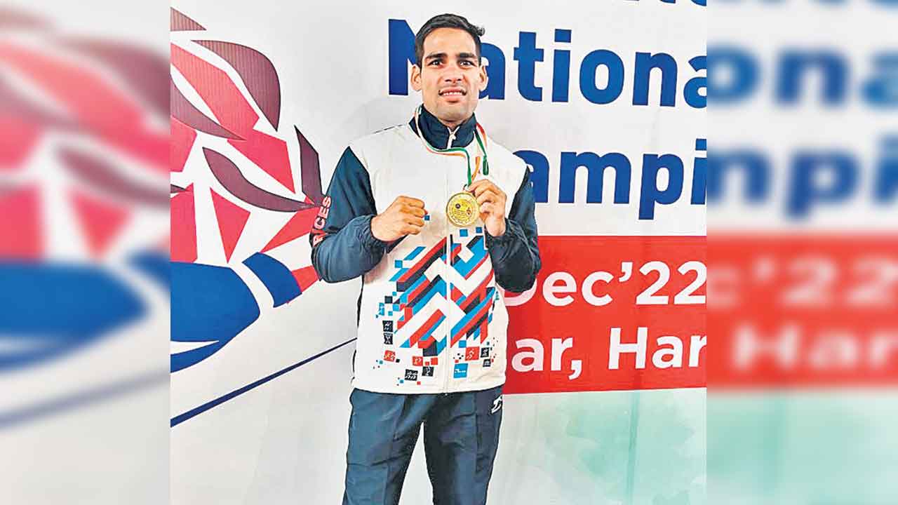 హుసాముద్దీన్‌ పసిడి పంచ్‌