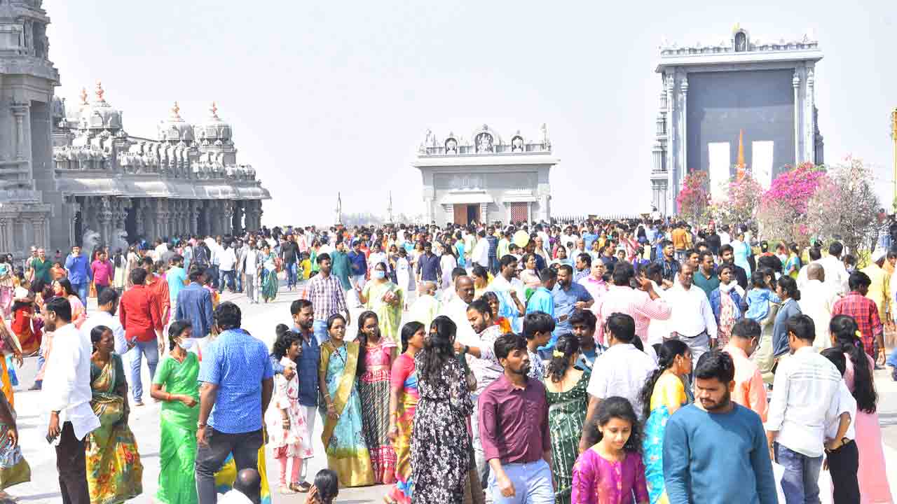 పంచనారసింహుడి క్షేత్రంలో భక్తజన సంద్రం