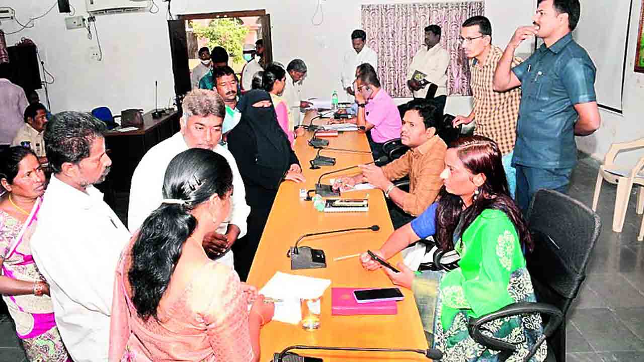 అర్హులకు సంక్షేమ ఫలాలు అందేలా చూడాలి