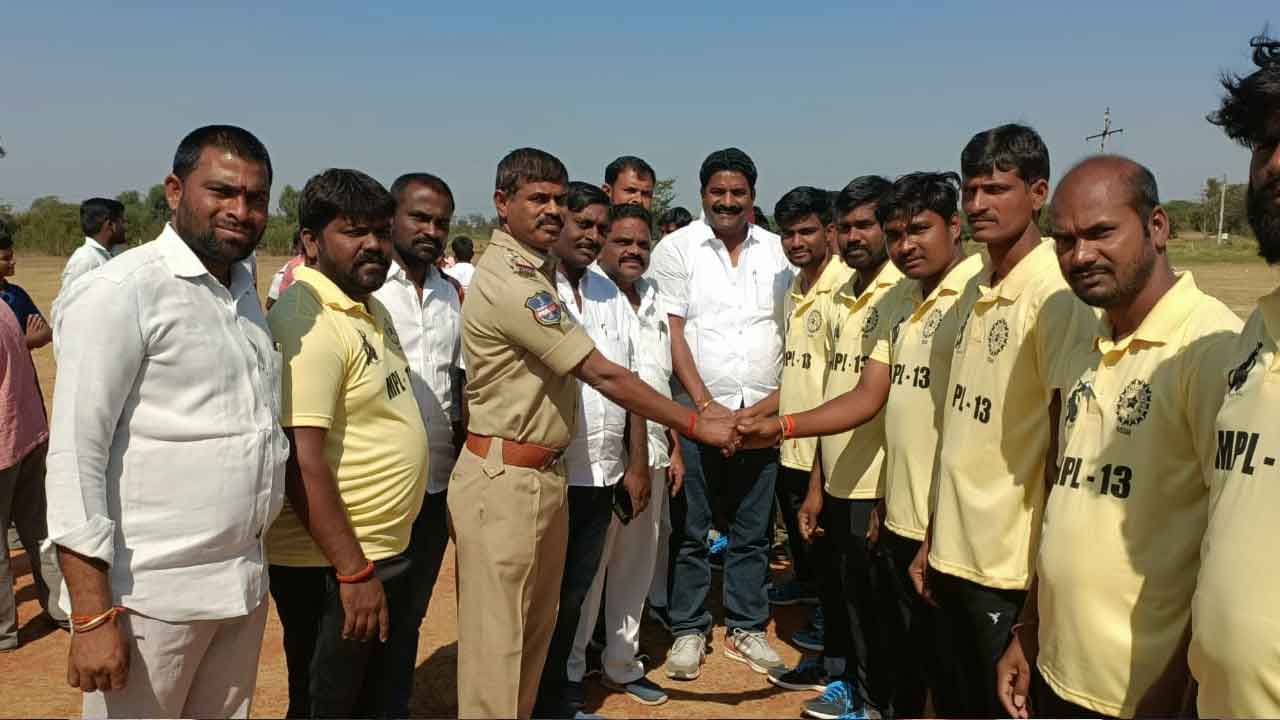 క్రీడల్లో రాణించాలి