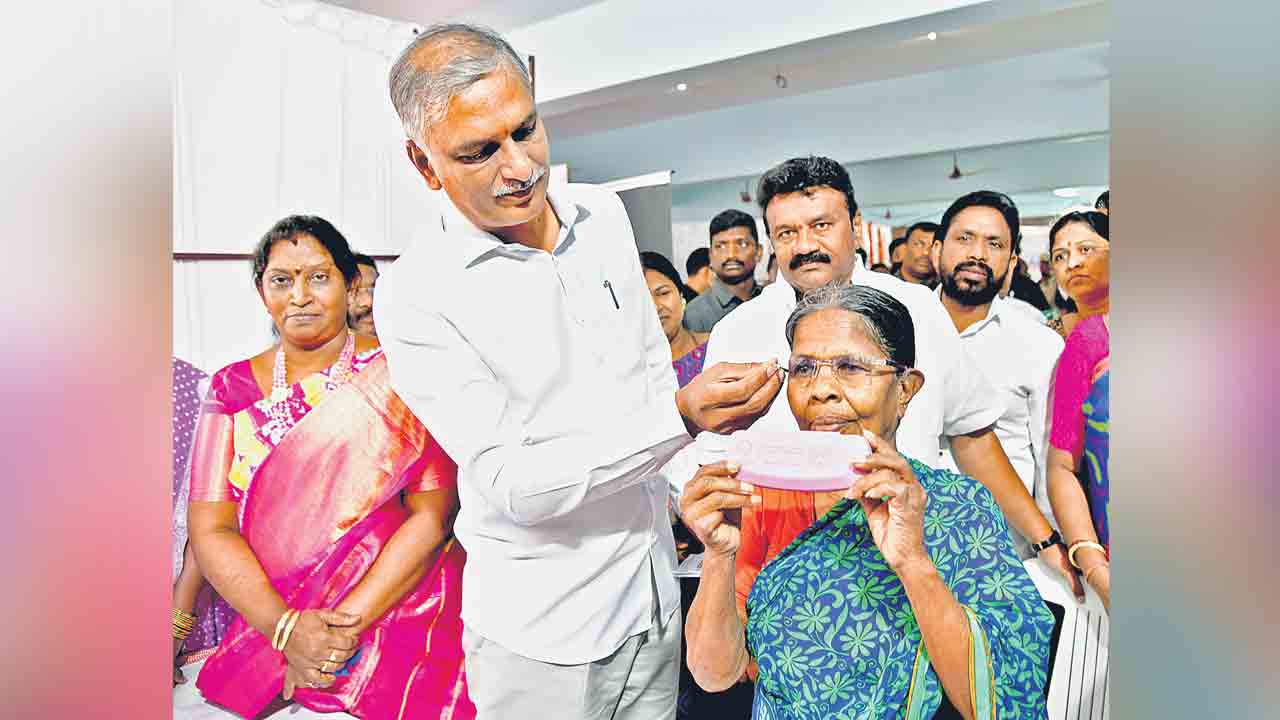 ఇంటి వద్దకే ‘కంటి వెలుగు’!