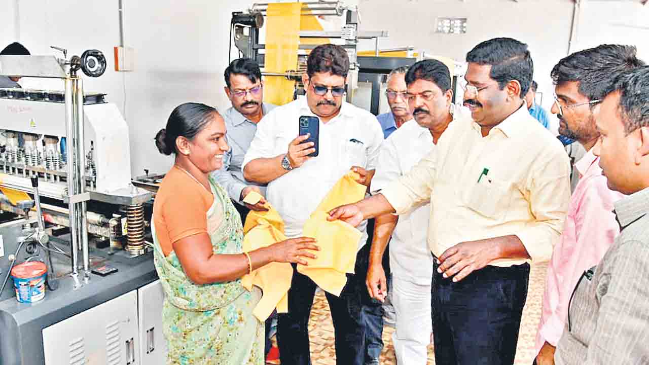 ‘దళిత బంధు’వు కేసీఆర్‌కు హ్యాట్సాఫ్‌