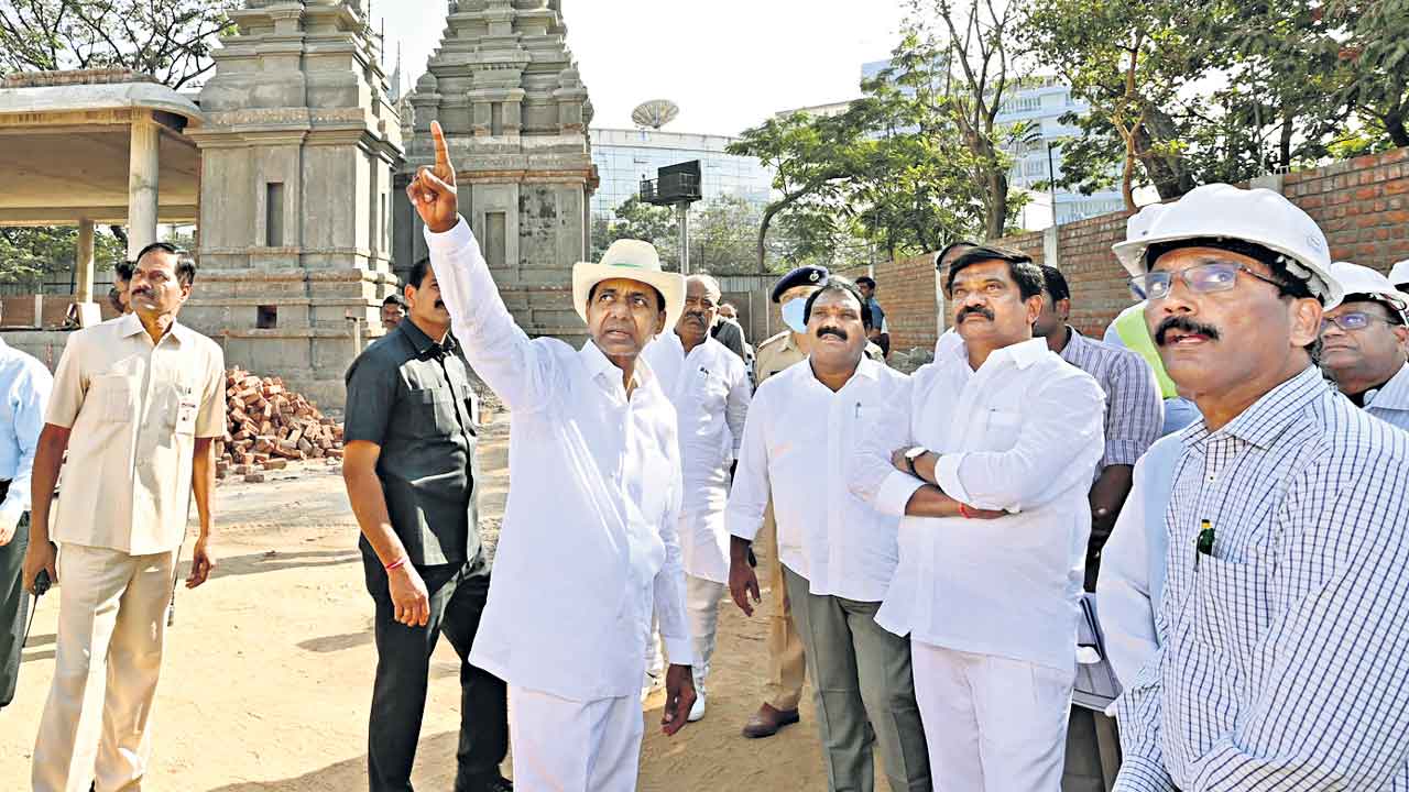 కలియదిరుగుతూ.. రాళ్ల మీద నడుస్తూ..