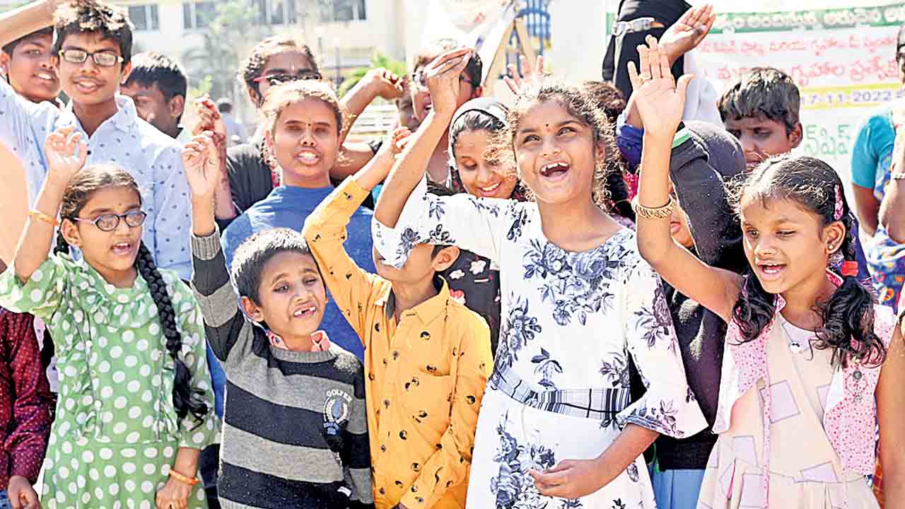 ప్రమాదంలో అంధుల బడి