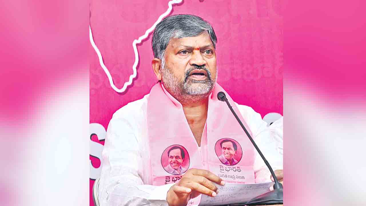 ప్రభుత్వాలను కూల్చడమే అభివృద్ధా?