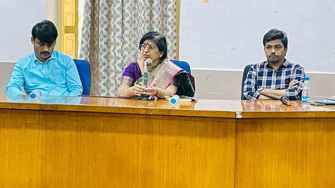 ‘కంటి వెలుగు’ లక్ష్యాలు చేరుకోవాలి