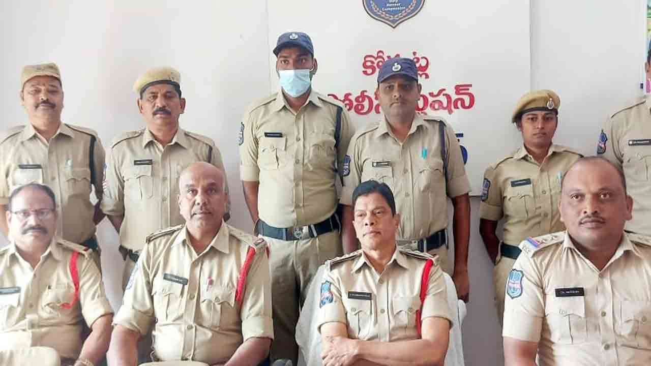 లోన్‌ డబ్బుల దుర్వినియోగం