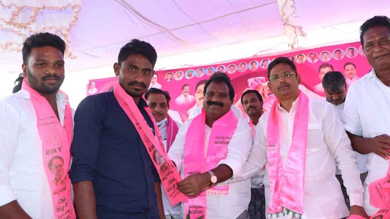 అభివృద్ధిని చూసి బీఆర్‌ఎస్‌లో చేరికలు