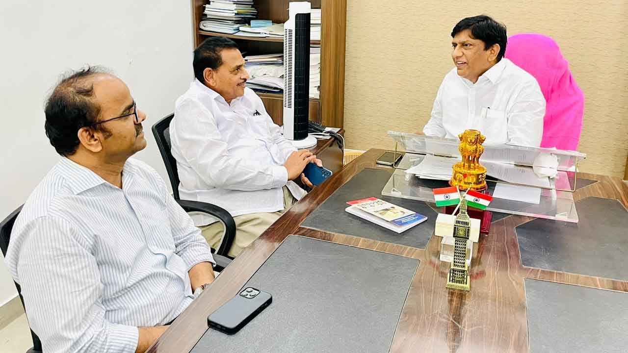 రాష్ట్ర విత్తనాభివృద్ధి సంస్థకు 50 ఎకరాల స్థలం ఇవ్వండి