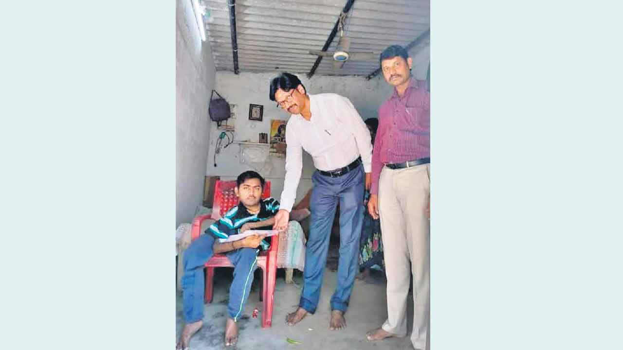 మాట నిలబెట్టుకున్న మంత్రి కేటీఆర్‌