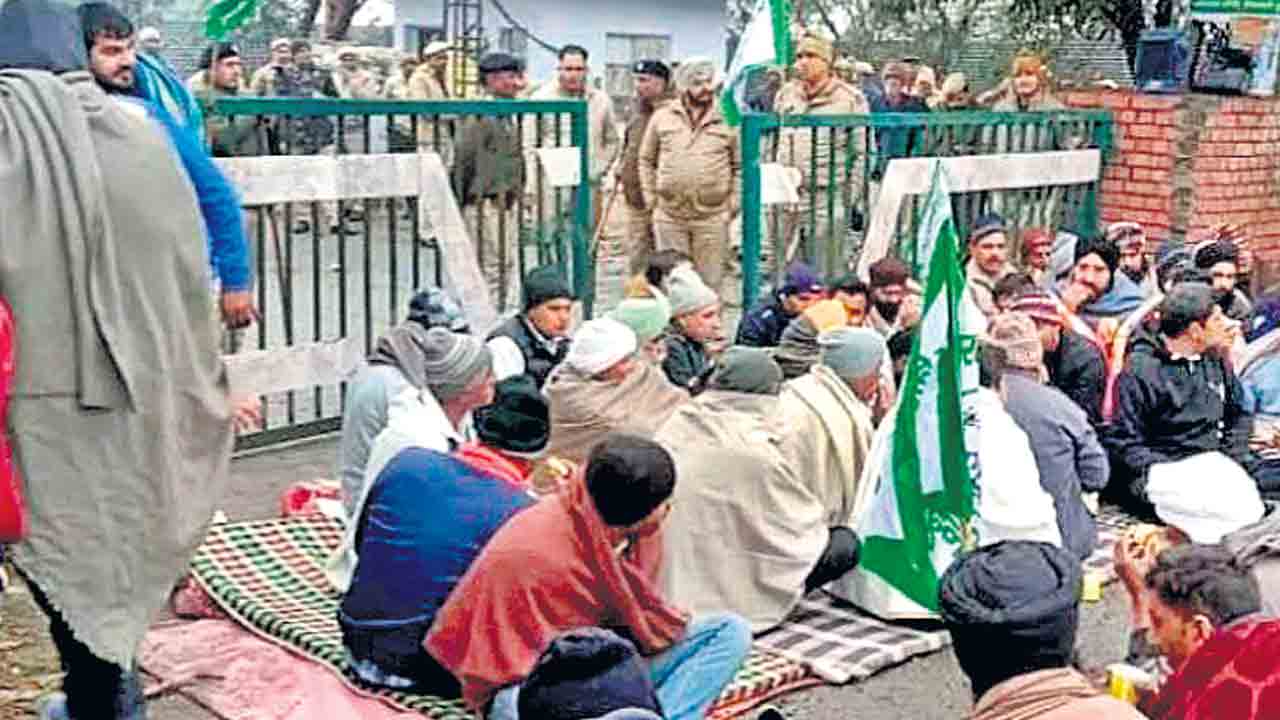 హర్యానాలో చెరుకు రైతుల పోరుబాట