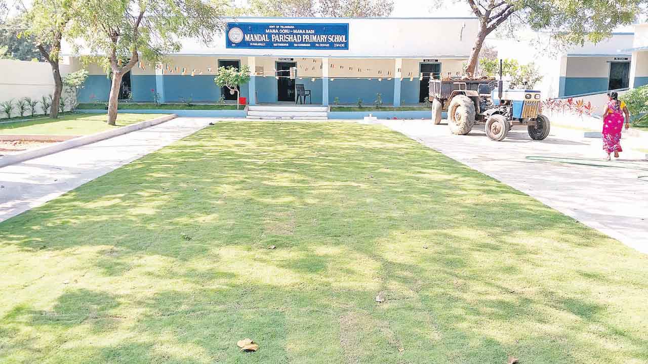 బడి మారుతున్నది