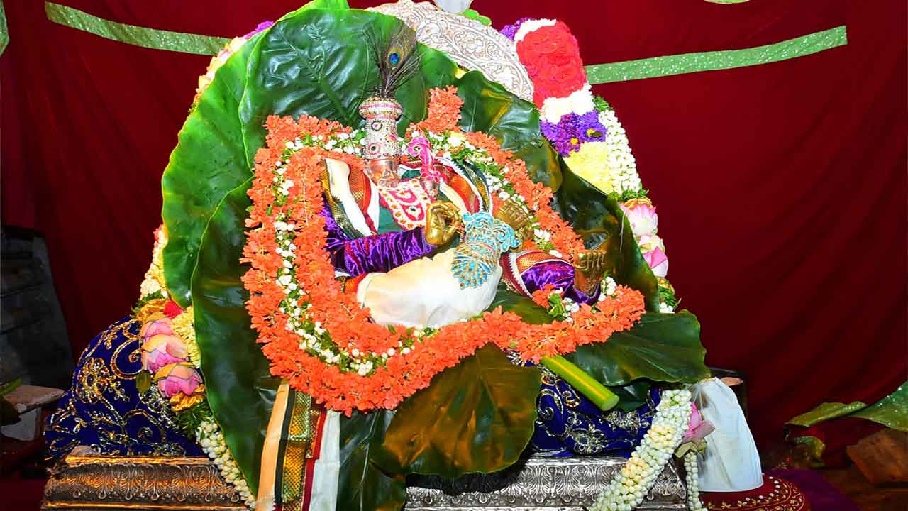 వటపత్రశాయిగా.. వైకుంఠనాథుడిగా!