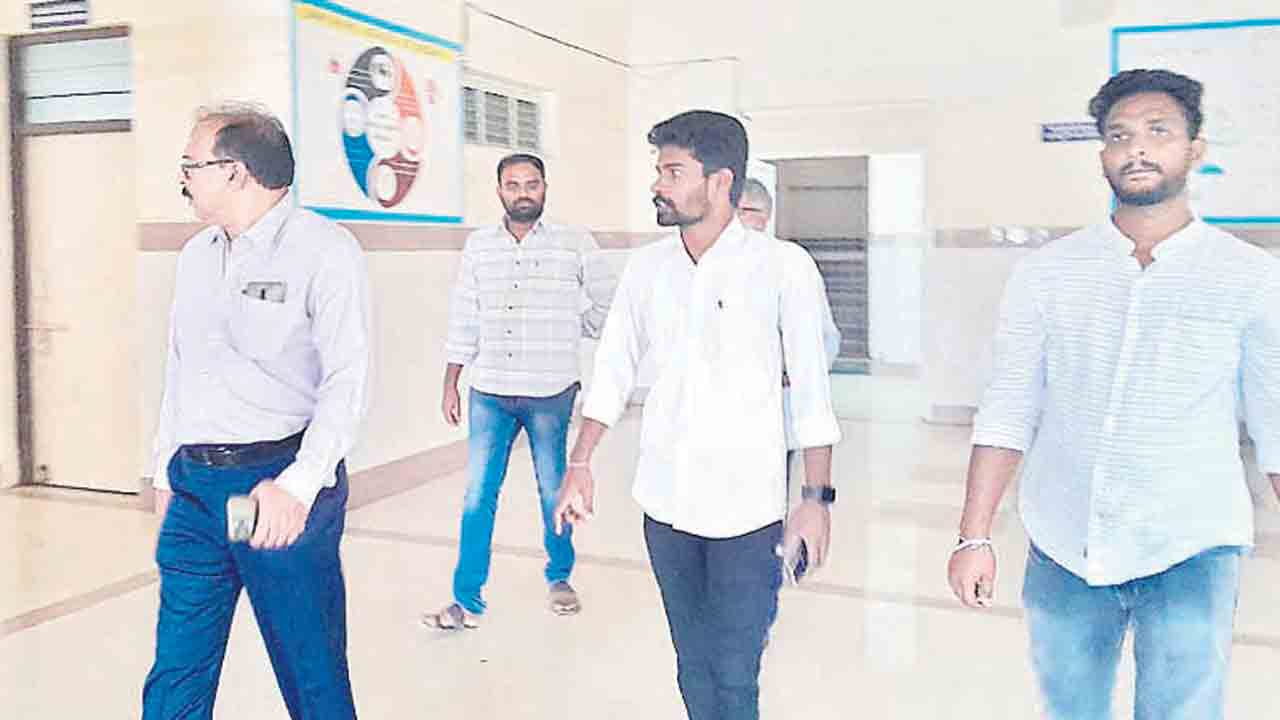 మెడికల్‌ కళాశాలకు స్థల పరిశీలన