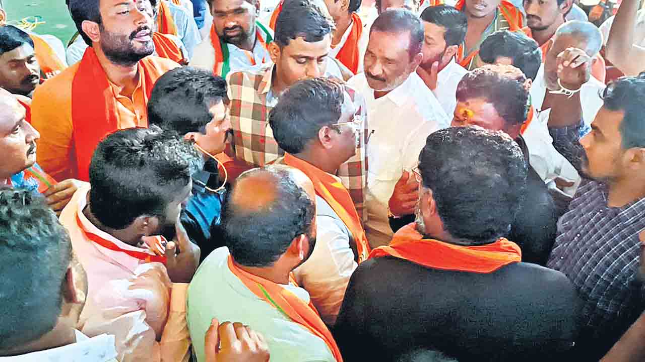 వివేక్‌పై తిరుగుబాటు