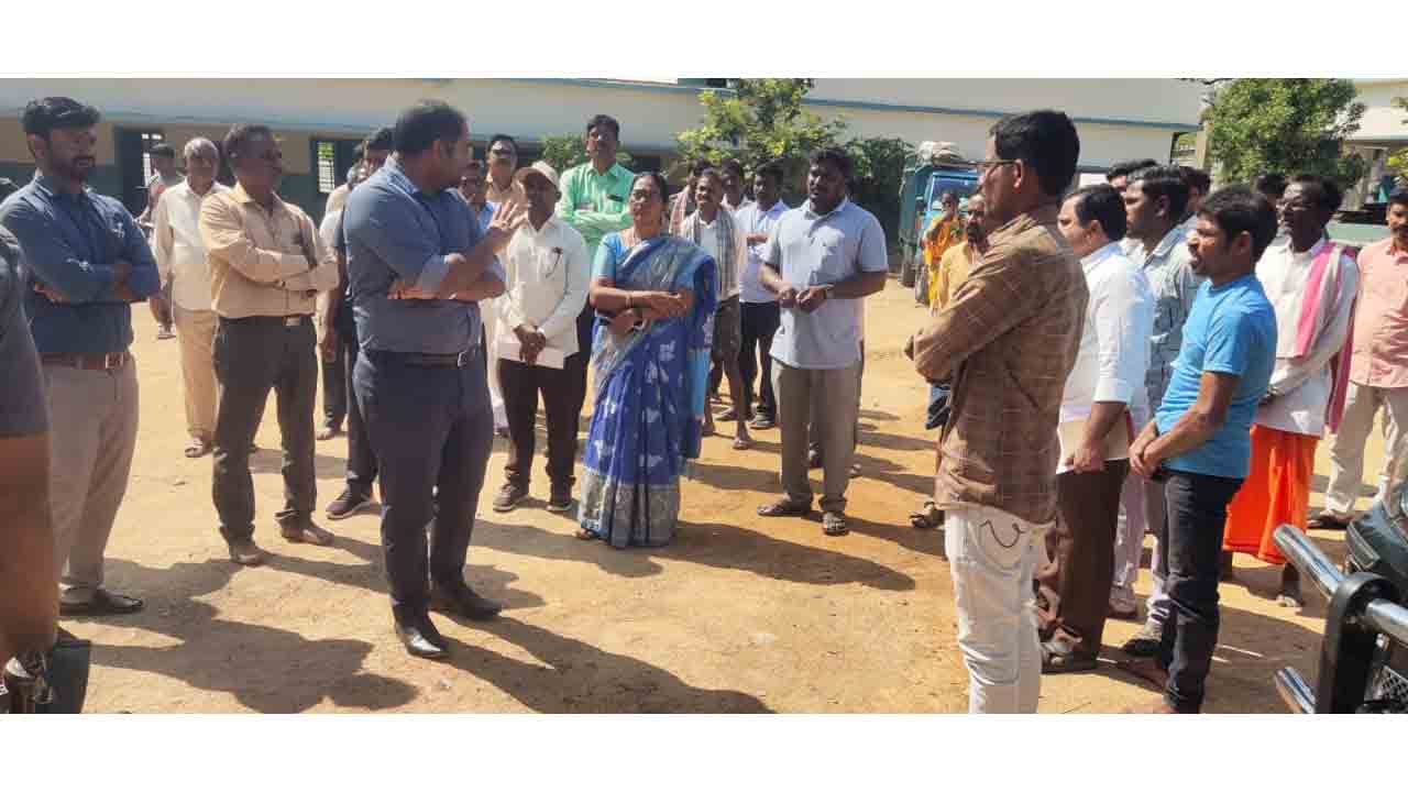 పనుల్లో వేగం పెంచాలి