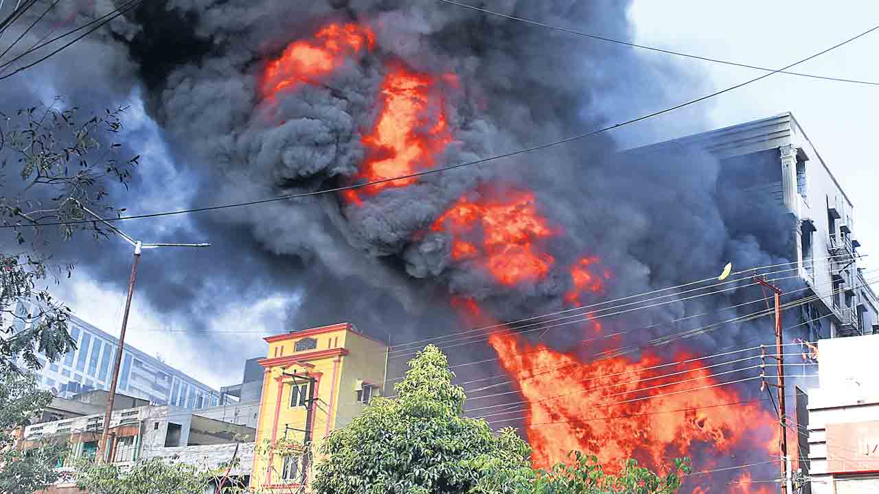 సికింద్రాబాద్‌లో భారీ అగ్నిప్రమాదం