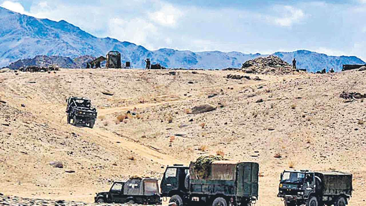 భారత భూమి చైనా పరం.. లఢక్‌లో 26 గస్తీ పాయింట్లలో భారత్‌ వెనక్కి!