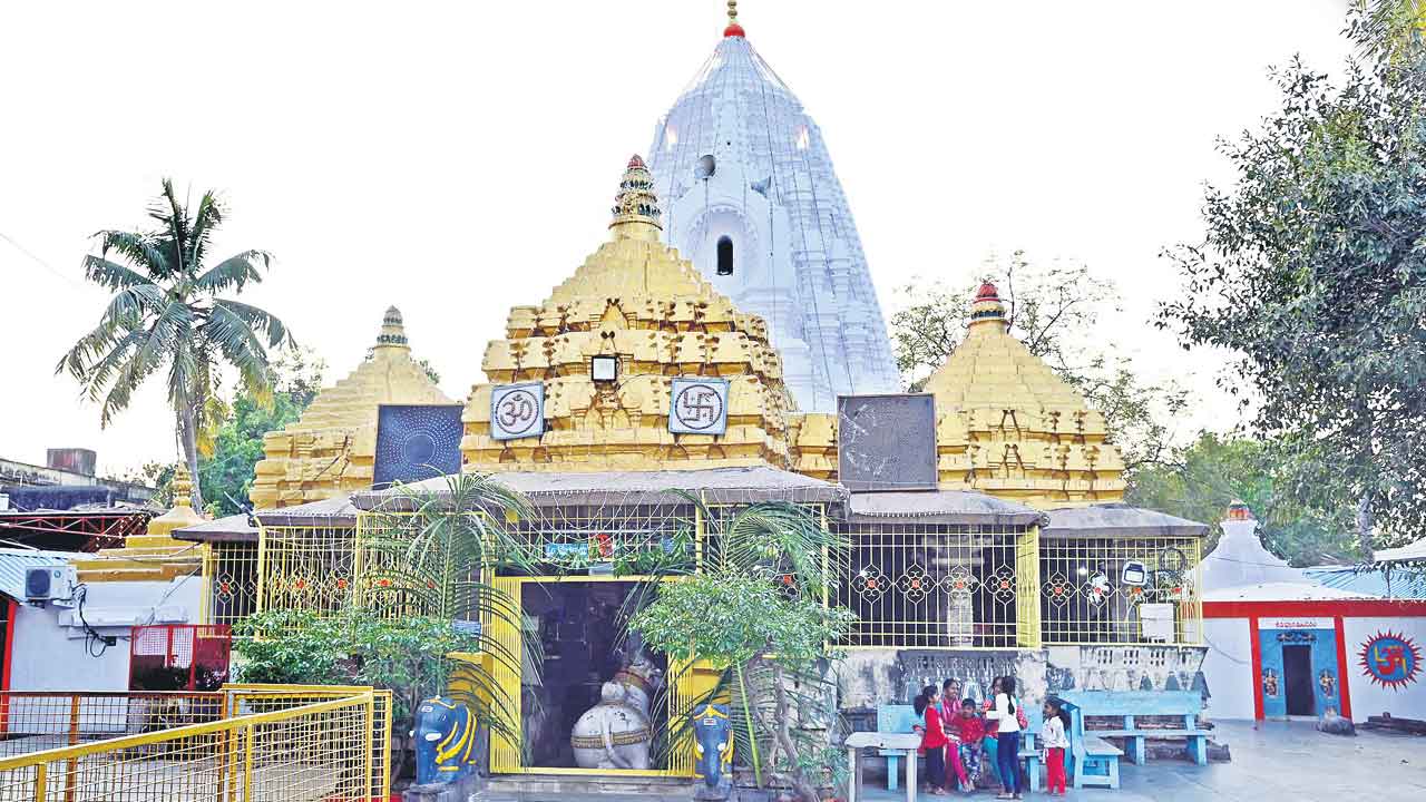 వేడుకలకు ముస్తాబైన నీలకంఠేశ్వరాలయం