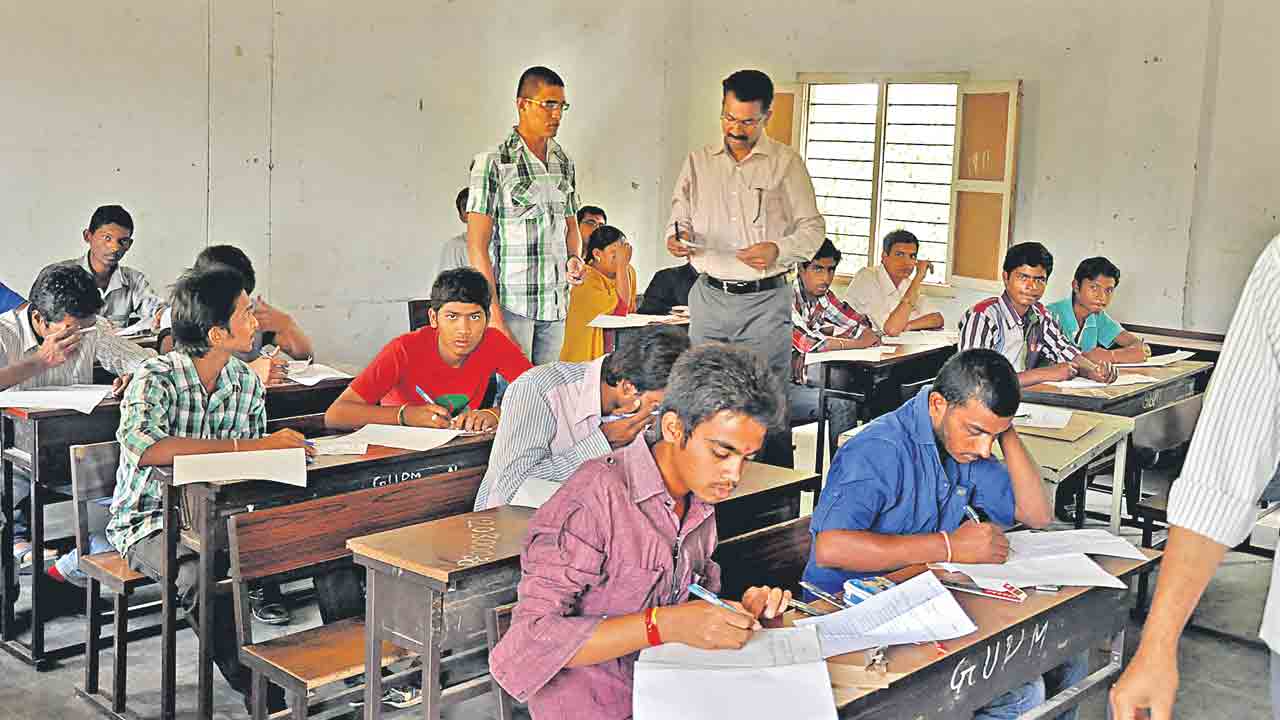 పదోతరగతి ప్రశ్నపత్రాల్లో మార్పులు