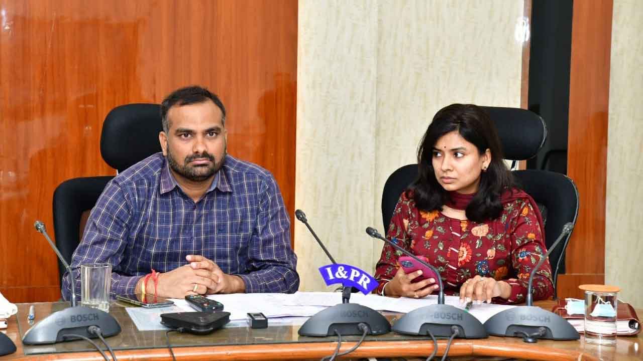 కంటి వెలుగు శిబిరాలను పర్యవేక్షించాలి